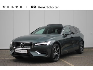 Volvo V60 T6 350PK Plug-in hybrid AWD Plus Bright | Adaptieve Cruise Control met Pilot Assist | Premium audio by Harman Kardon | 360 graden camera | 19" Lichtmetalen velgen | Panoramisch schuif-/kanteldak | Stoelverwarming | Elektrische voorstoelen met geheugen | Stuurwielverwarming | Semi-elektrische trekhaak |