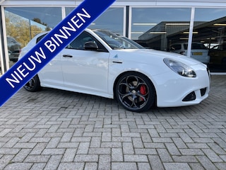 Alfa Romeo Giulietta 1.4 T Distinctive Leer / 19 Inch / Top onderhouden / Led / Clima