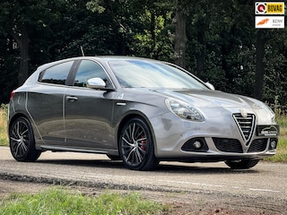 Alfa Romeo Giulietta 1.7 TBi Quadrifoglio Verde | Clima | Cruise | Navi | DAB | Grigio Magnesio | PDC | Sportstoelen |