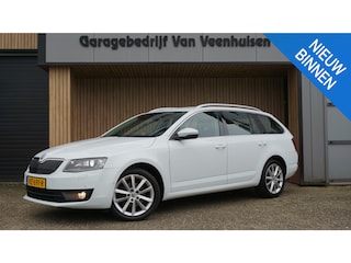 Skoda Octavia Combi 1.4 TSI 150pk DSG Style Businessline Canton Keyless Xenon 17inch LM Trekhaak Stoelverwarming *Complete Skoda* NL auto!