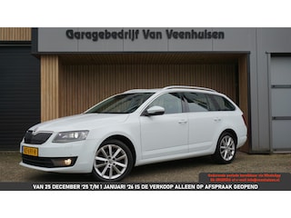 Skoda Octavia Combi 1.4 TSI 150pk DSG Style Businessline Canton Keyless Xenon 17inch LM Trekhaak Stoelverwarming *Complete Skoda* NL auto!