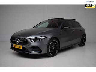 Mercedes-Benz A-klasse 250 e Business Solution AMG Limited MAT GRIJS / ORG.NED / PANORAMADAK / SFEERVERLICHTING / EL.STOELEN