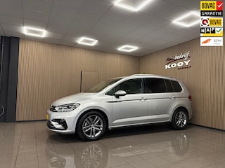Volkswagen Touran 1.2 TSI Highline R-Line * 1e Eig / 48.169 km + NAP / Camera / Trekhaak / NL Auto *