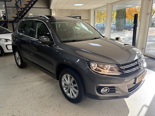 Volkswagen Tiguan 2.0 TSI 4X4 AUTOMAAT / Panodak / Apple/Android / Climat / Cruise