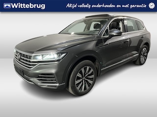 Volkswagen Touareg 3.0 TSi eHybrid 4MOTION Elegance / AUTOMAAT/ 381 PK/ PANO/ TREKHAAK/ CAMERA/ PARK. SENSOREN/ LEDEREN MEMORY SEATS/ KEYLESS/ STOELVERWARM & MASSAGE/ KEYLESS/ MATRIX/ APP CONNECT/ ADAPT. CRUISE/ 19" LMV