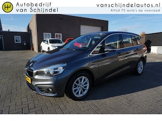 BMW 2-serie Tourer 216D ESSENITAL ORIGINEEL NEDERLANDS PANORAMADAK NAVIGATIE ECC AIRCO CRUISECONTROL PARKEERSENSOREN BLUETOOTH 16INCH LMV 4X ELECTR.RAMEN-SPIEGELS