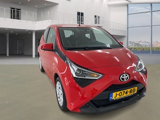 Toyota Aygo 1.0 VVT-i x-play AUT! 1e Eig! Camera! Carplay! VERWACHT!