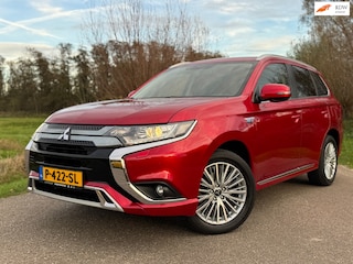 Mitsubishi Outlander 2.4 PHEV Intense+ Automaat / Camera / Leder-Alcantara / Navi / 18" Velgen / Clima / PDC / Cruise / LED /