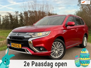 Mitsubishi Outlander 2.4 PHEV Intense+ Automaat / Camera / Leder-Alcantara / Navi / 18" Velgen / Clima / PDC / Cruise / LED /