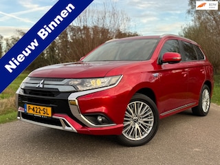 Mitsubishi Outlander 2.4 PHEV Intense+ Automaat / Camera / Leder-Alcantara / Navi / 18" Velgen / Clima / PDC / Cruise / LED /