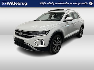 Volkswagen T-Roc 1.5 TSI Style / AUTOMAAT/ TREKHAAK/ CAMERA/ PARK. SENSOREN/ LEDEREN MEMORY SEATS/ KEYLESS/ IQ. LIGHT/ STOEL-STUURVERWARM./ DIGITAL DASHBOARD/ ADAPT. CRUISE/ APP CONNECT/ NAVI/ CLIMA/ DAB/ 17" LMV