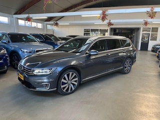 Volkswagen Passat Variant 1.4 TSI GTE Connected Series Plus Panorama dak ,donkere hemel,virtual cockpit,