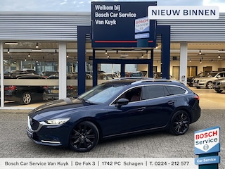 Mazda 6 Sportbreak 2.0 SkyActiv-G 165 Sportive / Automaat / NL-Auto / Luxe-Lederen Bekleding / Elektr.-Stoelen met Geheugen / Stoelverwarming V + A / Stoelverkoeling / Stuurverwarming / Head-Up-Display / Afneembare-Trekhaak / Adaptieve Cruise-Control / Climate-Control / Apple-Carplay & Android-Auto / Premium Bose-Audio / Keyless / LED / Dodehoek-Detectie / DAB Radio-Bluetooth / Navi / PDC V+A met 360°-Camera / 19'' LMV / ENZ.