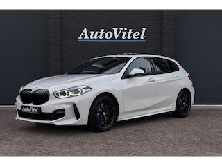 BMW 118i M-sport | Panodak | M-Kuipstoelen | M-performance Wheels | Stoel+Stuurverwarming | Comfort Access | Trekhaak