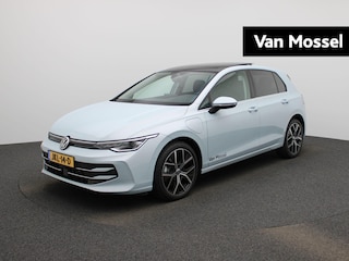 Volkswagen Golf 1.5 eHybrid Style Edition | 204 PK | SoH 100% | Panorama Dak | Trekhaak | Ergo Stoel (Massage) | Stoel en Stuurverwarming