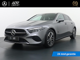 Mercedes-Benz A-klasse 180 Star Edition Luxury Line | Cruise Control | Achteruitrijcamera | DAB+ Radio | Voorstoelen Verwarmd | Sfeerverlichting | 17" Lichtmetalen Velgen