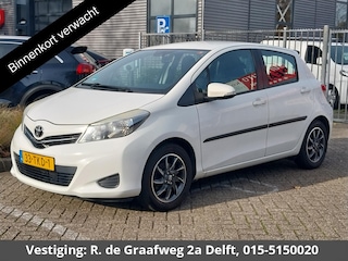 Toyota Yaris 1.0 VVT-i Aspiration Sport | Trekhaak | Camera | Lichtmetalen velgen | Dakspoiler |