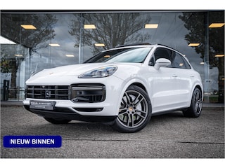 Porsche Cayenne 4.0 Turbo ** PCCB** Burmester ** Approved ** Panodak ** Trekhaak ** 18-weg Sportstoelen 4WS ** Adapt. Cruise ** Softclose ** NP 237K ** NL auto!!