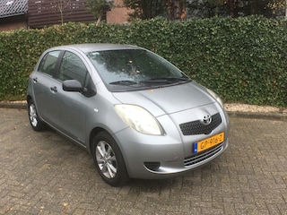 Toyota Yaris 1.0 VVTi Spirit nwe APK bij aflevering, Airco
