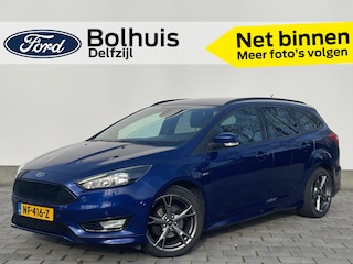 Ford Focus Wagon ST-Line | Trekhaak | Verwarmde voorruit | Navi | Cruise | 17 Inch | Parkeersensoren |
