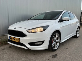 Ford Focus 1.0 Titanium Luxe uitv, nieuwstaat