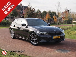 BMW 3-serie Touring 318i Executive Edition | Camera | Apple Carplay | Trekhaak | Cruise Control | Automaat |