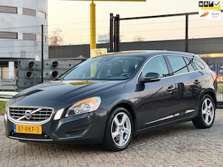 Volvo V60 2.0T Momentum