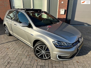 Volkswagen Golf 1.4 TSI GTE / Pano / Navi / Camera / PDC / LED