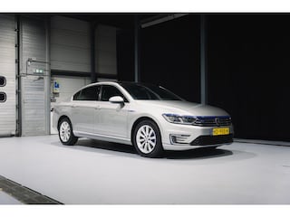 Volkswagen Passat 1.4 TSI GTE Highline | Climate control | Carplay | Navigatie | Adapt. Cruise | Panorama dak