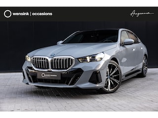 BMW 530e M Sport Edition | M-Sport | Adaptieve LED verlichting | Driving Assistant Professional | Harman/Kardon | Shadow Line | Comfort Pakket | Panoramadak | HUD | Stoelverwarming/Koeling |