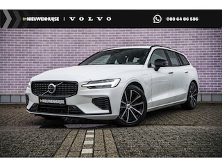 Volvo V60 2.0 T6 Plug-in hybrid AWD Plus Dark | Harman Kardon Audio | Trekhaak | Stoel- / Stuurverwarming Voor + Achter | 360 Camera | Adaptive Cruise | Google | Carplay | Dodehoekdetectie
