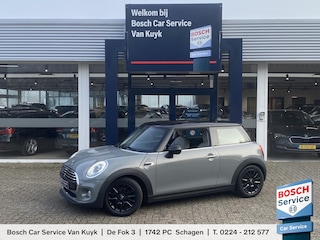 Mini Cooper 1.5 First Born Edition / NL-Auto / 1e-Eigenaar / Dealer-Onderhouden / Vol-Leder / Cruise-Control / Climate-Control / Keyless / LED / Radio-Bluetooth / Navi / Armsteun-Voor / PDC-Achter / LMV 16'' LMV / ENZ.