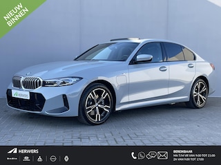 BMW 330e M Sport Edition / Fabrieksgarantie t/m 6-2028 / Elektrische Trekhaak (1500 KG) / Adaptieve Cruise Control / Stoel-/Stuurverwarming / Achteruitrijcamera / Sportstoelen / Apple Carplay/Android auto / Schuif-/kanteldak /