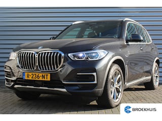 BMW X5 XDRIVE45E 394PK HIGH EXECUTIVE AUTOMAAT / NAVI / LEDER / LASER-LED / CLIMA / 19" LMV / KEYLESS / 360 CAMERA / PANO. DAK / LUCHTVERING / ORG. NL. / ADAPT. CRUISECONTROL / WINTERPAKKET / UNIEK / 1E EIGENAAR / NIEUWSTAAT !!