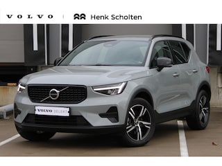 Volvo XC40 B4 Plus Dark | Verwarmde Voorstoelen en Stuurwiel | Verwarmde Voorruit | Semi- Elektrische Trekhaak | Harman Kardon Premium Audio | Achteruitrijcamera | DAB Ontvanger | Keyless Entry en Start