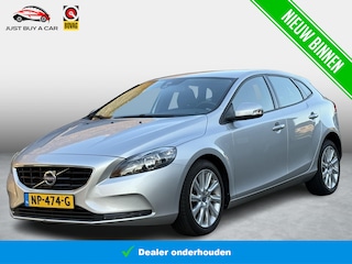 Volvo V40 2.0 D2 Momentum / Metallic Silver / Cruise control / Volledig dealeronderhouden!