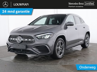 Mercedes-Benz GLA 250 e AMG Plug-In Hybride AMG Line | Panorama Schuif-Kanteldak | Sfeerverlichting | Dosehoek Assist | Stuur en Stoelverwarming. Inclusief 24 maanden MB Certified garantie voor Europa.