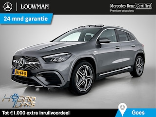 Mercedes-Benz GLA 250 e AMG Plug-In Hybride AMG Line | Panorama Schuif-Kanteldak | Sfeerverlichting | Dosehoek Assist | Stuur en Stoelverwarming. Inclusief 24 maanden MB Certified garantie voor Europa.