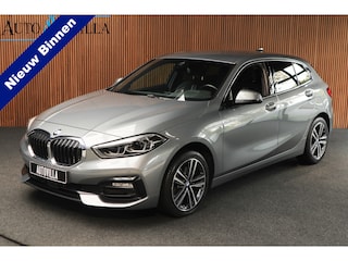 BMW 118i Sport-line Aut. Leer Navi ACC Camera PDC Climate Zwarte hemelbekleding LM velgen BTW auto