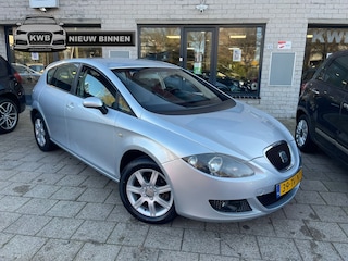 Seat Leon 1.6 Stylance Airco trekhaak nieuwe apk banden