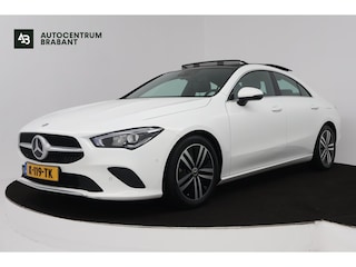 Mercedes-Benz CLA 200 Business Solution Luxury (PANORAMADAK, TREKHAAK, SFEERVERLICHTING, STOELVERARMING, CAMERA)