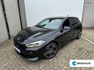 BMW 118i Executive | Achterbank in delen neerklapbaar | Achteruitrijcamera | Alarm klasse 3