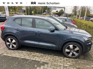Volvo XC40 T2 Automaat Business Pro | Panaromadak | Stoelverwarming | Adaptive Cruise Control | Parkeersensoren voor + achter | Parkeercamera | BLIS | 19'' Lichtmetalen velgen | Navigatie |