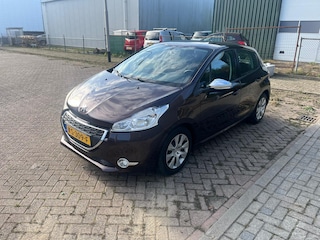 Peugeot 208 1.2 VTi Allure Airco Cruise 4deurs Mist Lampen Voor