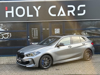 BMW M135i xDrive | PANO | KUIPSTOELEN | HUD | CARPLAY | SFEERVERLICHTING |