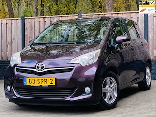 Toyota Verso-S 1.3 VVT-i Aspiration NL AUTO I HOGE INSTAP I AUTOMAAT I CAMERA I LMV I NAVI I NETTE AUTO