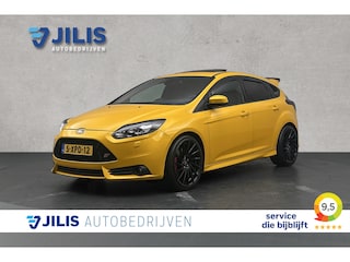 Ford Focus 2.0 EcoBoost ST-3 | Stoelverwarming | Camera | Lederen bekleding | Schuifdak