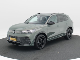 Volkswagen Tiguan R-Line Edition 1.5 eHybrid 204 PK | Trekhaak | Head-Up | Harman/Kardon | Black Style | Panoramadak |
