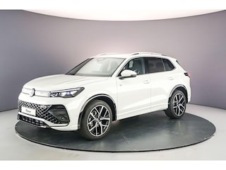 Volkswagen Tiguan R-Line Business 1.5 eTSI 150pk DSG Automaat 360 camera, Elektrische achterklep, Head up display, Adaptive cruise control, Achteruitrijcamera, Harman Kardon audio, Navigatie, Stoelverwarming, Verwarmd stuurwiel