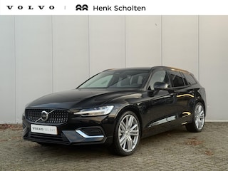 Volvo V60 B4 AUT7 197PK Essential Edition | 20" Lichtmetalen velgen | Lederen bekleding | Climate Pack | Driver Assist Pack | Trekhaak semi elektrisch inklapbaar | Extra getint glas achter | Dubbel geïntegreerde eindpijp | Bright exterieurdetails